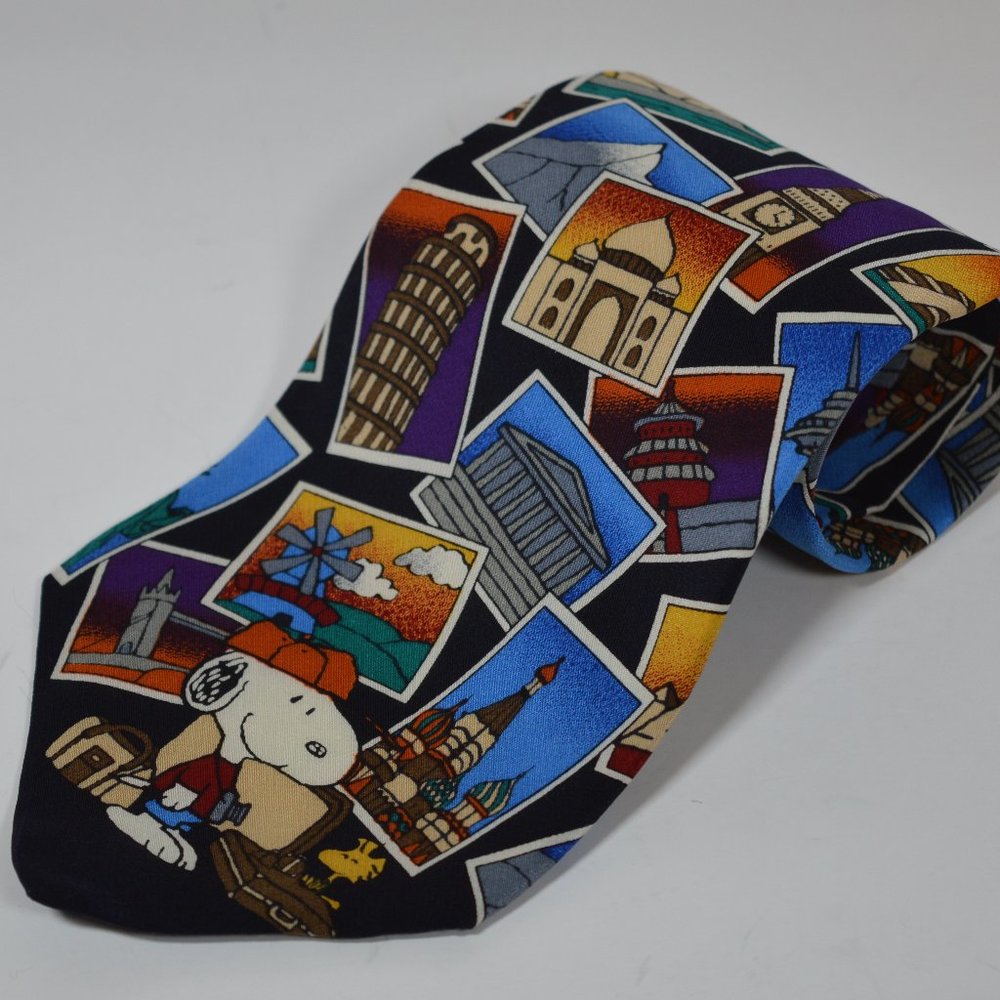 Peanuts World Travelin Beagle Snoopy Landmarks 100% Silk Neck Tie